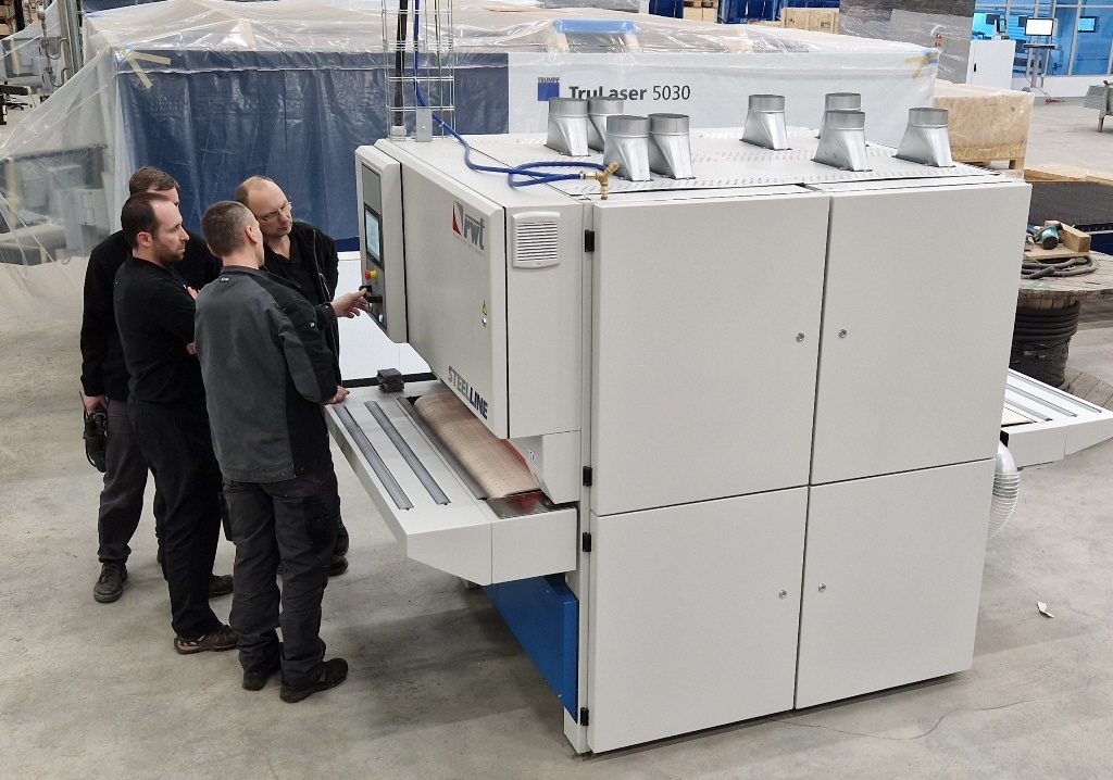 Instalación de una desbarbadora BSM 1100 RDDR en la región de Olomouc