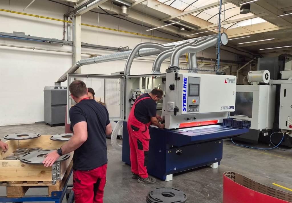 Installation of the BSM 1100 RDD deburring machine in the Pilsen region
